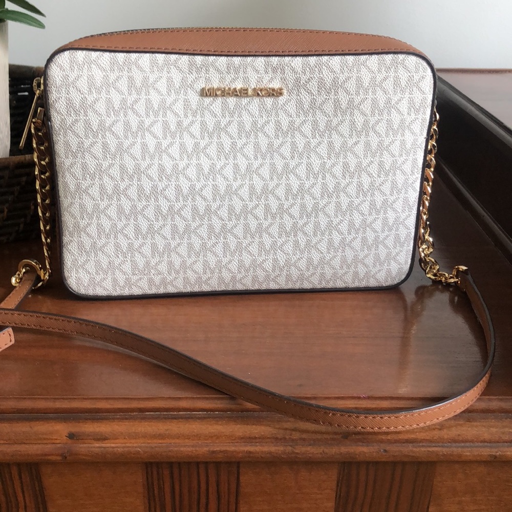 Michael Kors crossbody purse - Picture 7 of 8